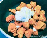 Foto del passaggio 6 della ricetta Pollo con Curcuma e Yogurt Greco