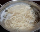 A picture of step 1 of Egg hakka noodles.