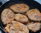 A picture of step 6 of Surmai and bangda fried fish.