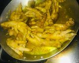 A picture of step 7 of Cream samp &chicken feet with veggies.
