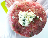 Foto del paso 2 de la receta: Hamburguesa de ternera rellena de queso azul