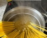 Foto langkah ke 1 dari resep Spaghetti Aglio E Olio.