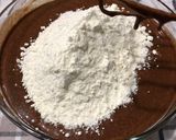 Foto del passaggio 5 della ricetta Ciambella autunnale cachi-ciock 🍑🍫