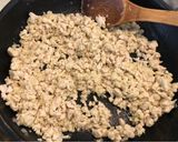 Foto del paso 3 de la receta: Caracoles con pavo a la pimienta y aceitunas