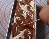 Foto langkah ke 7 dari resep Classic Marble Cake.