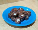 A picture of step 6 of Sugarfree Dates Roll.