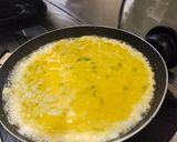 Foto langkah ke 3 dari resep 21 Telur Dadar Padang.