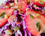 Foto del paso 11 de la receta: Ensalada de lombarda con vinagreta de fresones