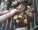 Foto langkah ke 4 dari resep Coklat kacang cookies.