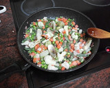 Foto del paso 1 de la receta: Salteado de pollo con menestra de verduras