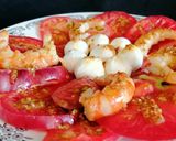 Foto del paso 7 de la receta: Ensalada de tomate azul, gambones y Mozzarella