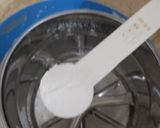 A picture of step 3 of Chocolate vanilla Swiss roll in fry pan.