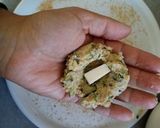 Foto del passaggio 5 della ricetta Polpette di zucchine e ricotta con cuore filante