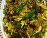 A picture of step 4 of Cabbage-Spring Onion Fry.