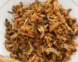 Foto langkah ke 5 dari resep Suwir tongkol pedas wangi.