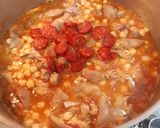 Foto del paso 4 de la receta: Manitas de puerco con chorizo al estilo español