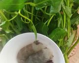 Hình bước làm 1 của món Canh rau muống nấu tôm