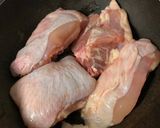 Hình bước làm 2 của món Má đùi gà sốt