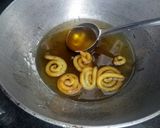 A picture of step 22 of Paneer Ki Jalebi.
