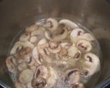 Foto del paso 2 de la receta: Chupito de crema de champiñones con toque de trufa negra