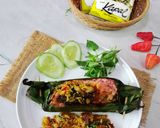 Foto langkah ke 7 dari resep Nasi Bakar Tongkol Kulit Buah Naga.
