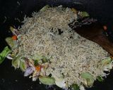 Foto langkah ke 3 dari resep Tumis Teri Medan Cabai Bawang Tomat.
