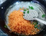 A picture of step 1 of கேரட் தயிர் பச்சடி.
