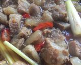 Hình bước làm 2 của món Gân bò kho cay, hao cơm mùa mưa