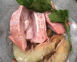 Foto langkah ke 2 dari resep Sup ikan + udang.