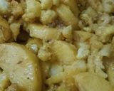 A picture of step 2 of Ghobhi aloo.