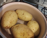 Foto del paso 2 de la receta: Papa al horno (sin horno)