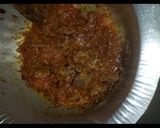 A picture of step 2 of Fried meat with noodles.