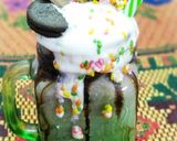 A picture of step 4 of Oreoshake.