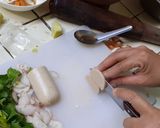 รูปขั้นตอนการทำที่ 3 ของ ยำหมูยอไส้กรอกไข่เค็ม