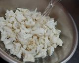 A picture of step 1 of Cauliflower dry veg 😋.