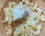 Foto del passaggio 1 della ricetta Tartellette con Crema Frangipane e Cubetti di Mele alla Cannella