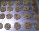 Foto langkah ke 3 dari resep Cookies Keju with Chocochips.
