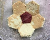 Foto del paso 11 de la receta: Tarta balón con galletas navideñas y frosting de turrón ⚽️