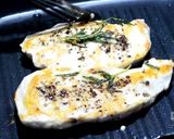 รูปขั้นตอนการทำที่ 2 ของ สลัดอกไก่ย่างพริกไทยดำ(สเต็กไก่)