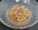 A picture of step 1 of Kishmish Chutney (Raisin Chutney).