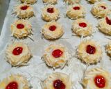Foto langkah ke 4 dari resep Thumbprint Cookies (354).