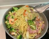 白醬培根蝦仁義大利麵的食譜步驟3照片