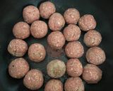 Foto langkah ke 2 dari resep Bola- bola Daging Saus BBQ (Sweet and Sour BBQ Meatballs).