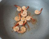 Foto langkah ke 4 dari resep Tumis Brokoli dan Udang.