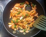 Foto langkah ke 4 dari resep Tumis Jamur Jagung Wortel.