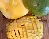 Une image de l'étape 3 de Tartare de saumon, noix de saint Jacques, mangue et avocat.