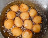 Foto langkah ke 3 dari resep Loukoumades (Donat Yunani).