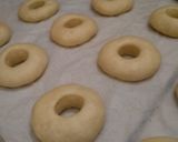 Foto langkah ke 3 dari resep Donat maizena tanpa telur.