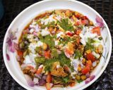 A picture of step 8 of Ragda Samosa Chaat.