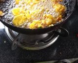 A picture of step 5 of Two type crispy pakoda.